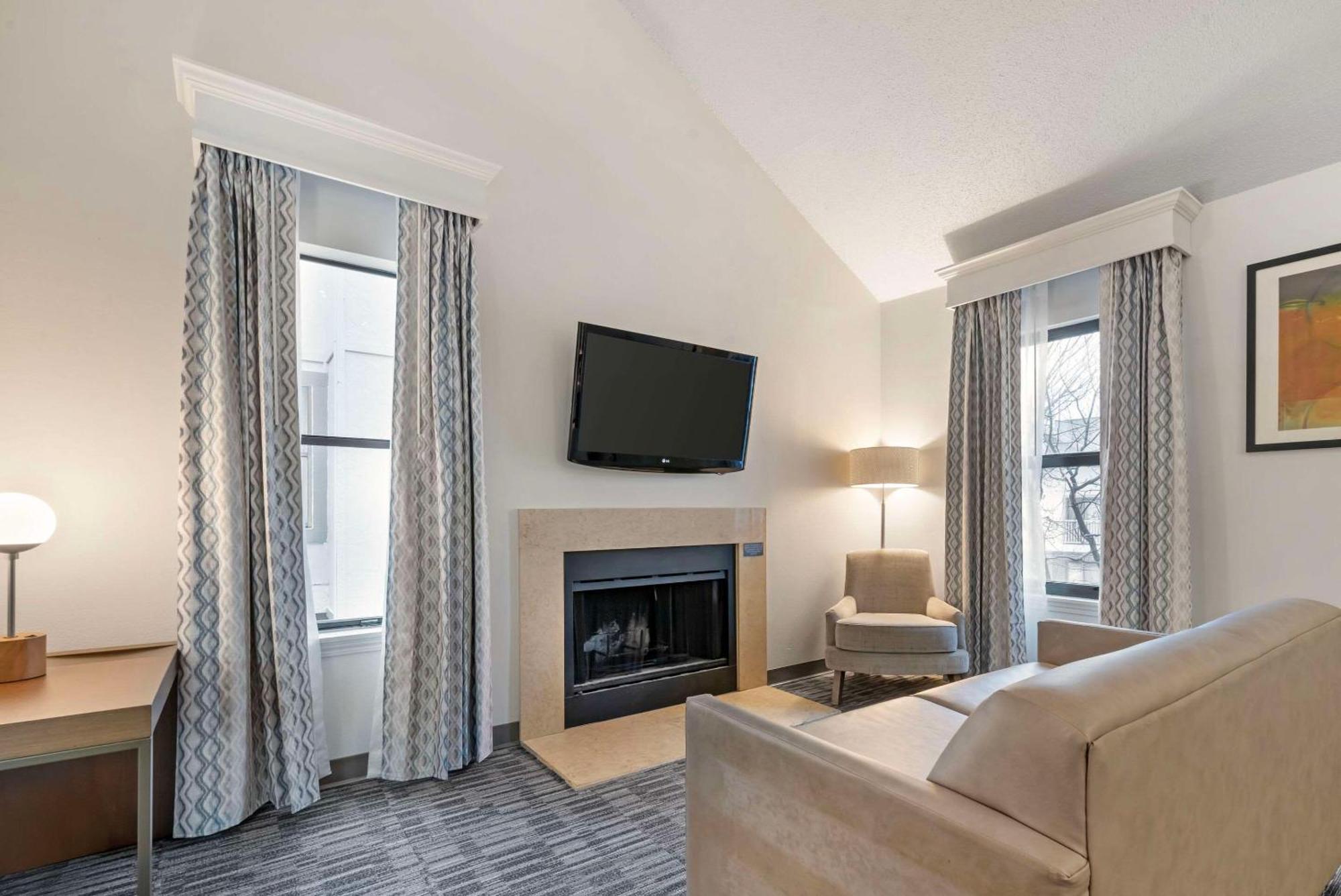 Mainstay St Louis - Galleria Hotel
